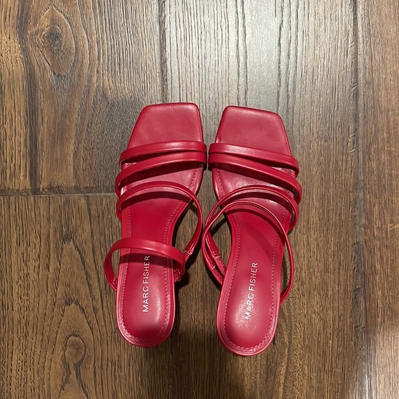 Red Sandal Marc Fisher Heels - Picture 3 of 7
